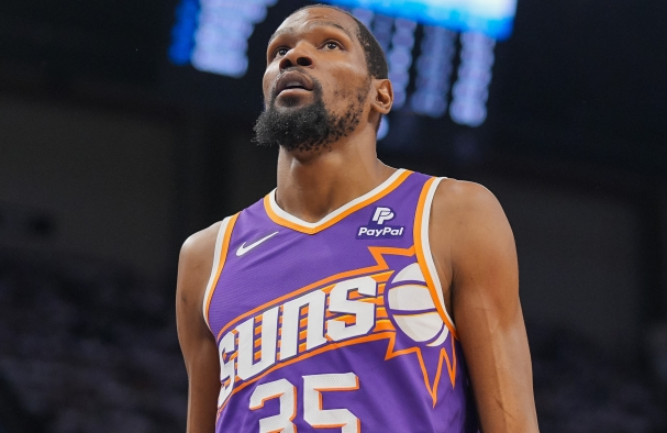 马刺或暂缓争夺杜兰特转追更大牌球员，字母哥和杰伦·布朗值得关注