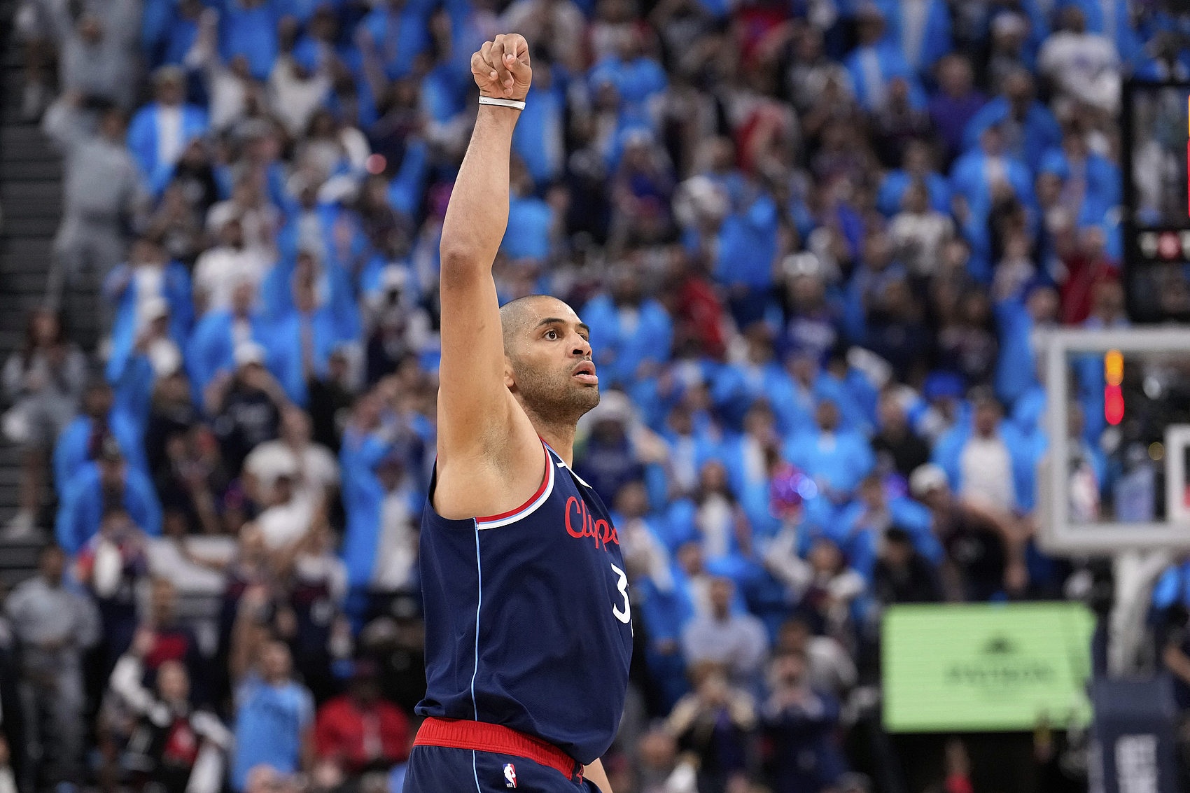 真爱😭巴图姆和快船6年内签5份合同 期间还帮球队换回哈登