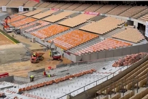 开云APP-距离比赛还有23天，国王杯决赛球场仍在施工&amp;尚未铺设草皮