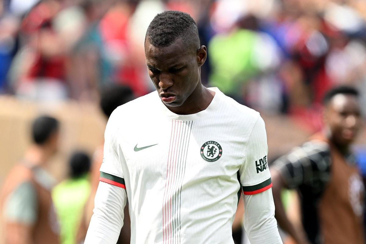 kaiyun-记者：曼联在关注雅克松，但目前专注于姆贝乌莫和球员出售