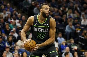 戈贝尔：球队在进攻端打得不顺 我们的防守端也受到了影响