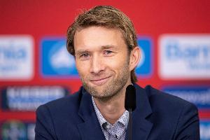 勒沃库森高层：滕哈赫将拥有一套高水平阵容，我们要打造争冠球队