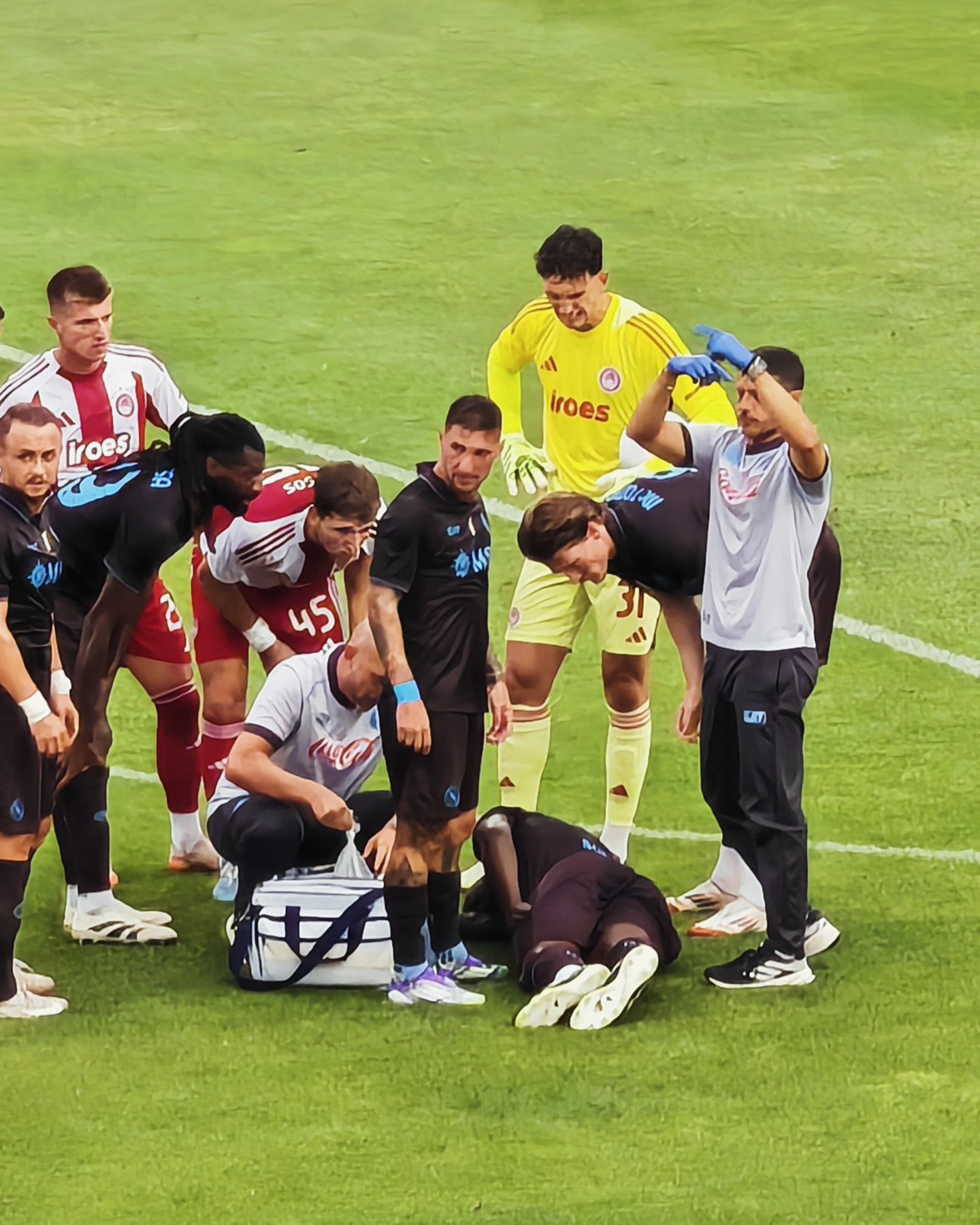 开云-卢卡库热身赛30分钟受伤离场，疑似出现肌肉撕裂