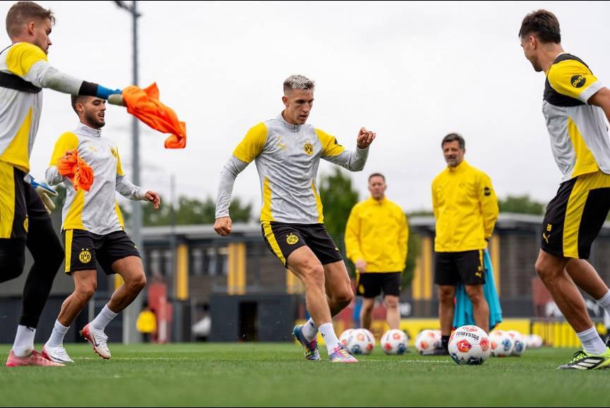 开云体育官网-好消息，五个月前遭遇半月板撕裂施洛特贝克重返多特合练