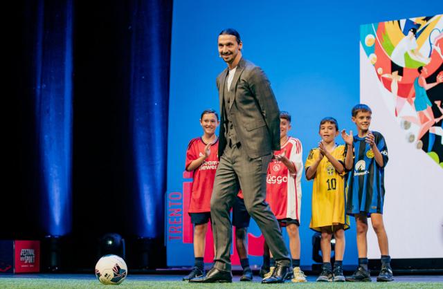 开云官网-【现场】独一无二的伊布，讲述独一无二的足球故事