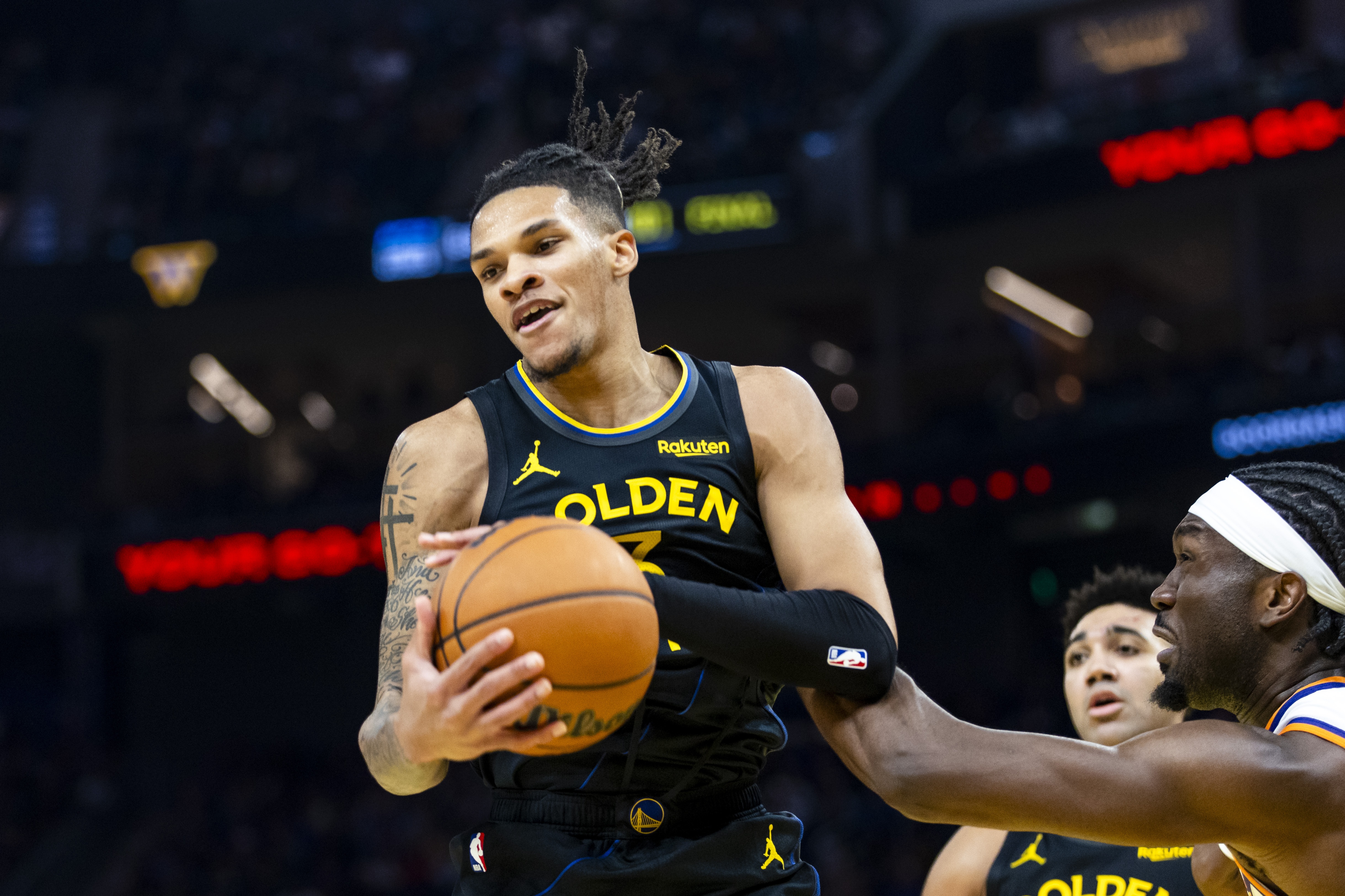 开云APP-舒舒服服了！理查德接球三分出手也命中！勇士全员都有得分了！