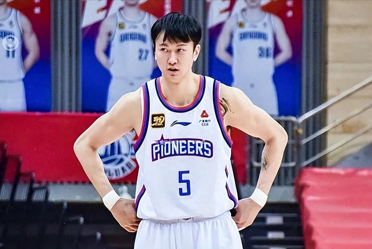 意难平！赖俊豪刚迎生涯第二春就遭重伤 CBA场地隐患何时休？