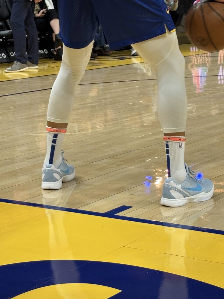 kaiyun-梦幻联动~库里今天上脚科比6战靴 配色为凯特琳·克拉克专属